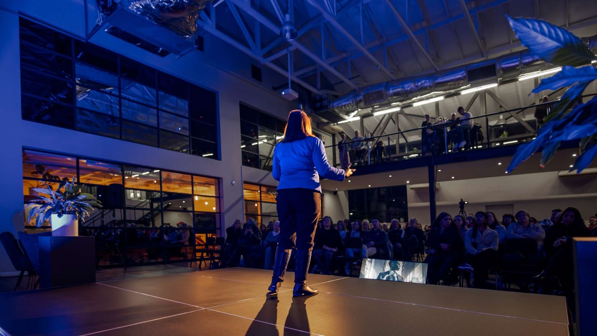 Kim Vermaak Author Book Coach Speaker on Stage